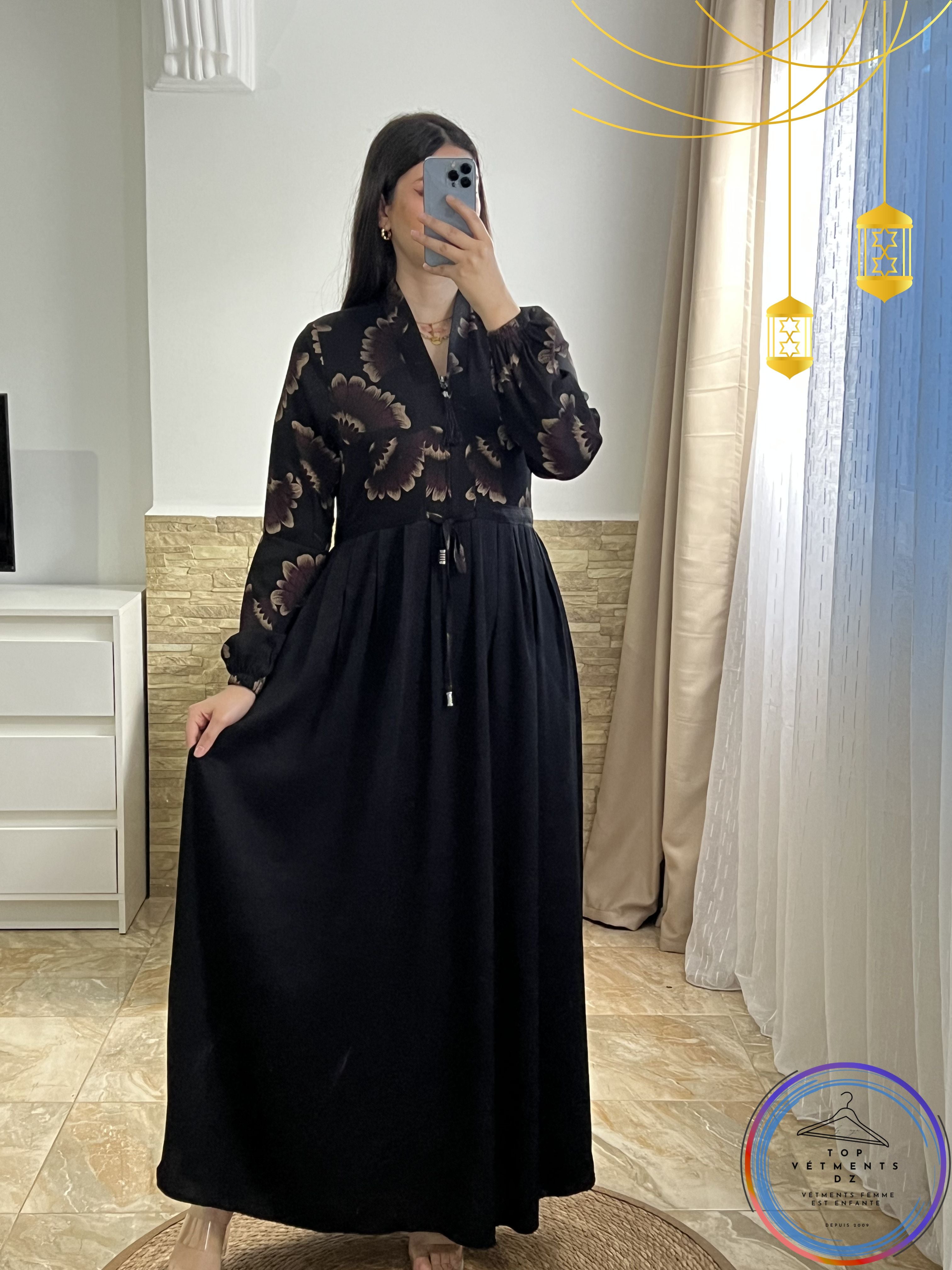 Robe noire élégante à motif floral luxueux