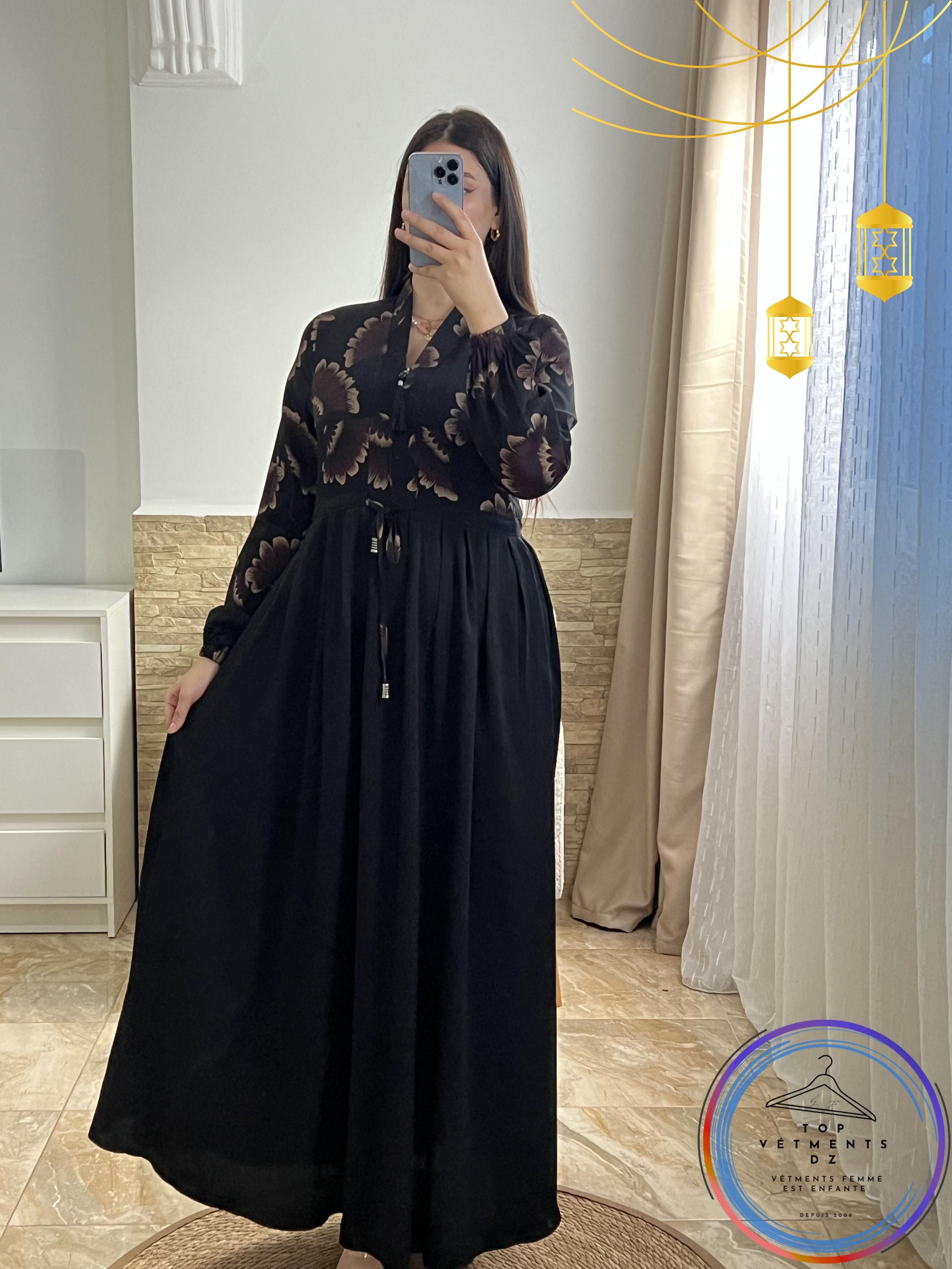 Robe noire élégante à motif floral luxueux