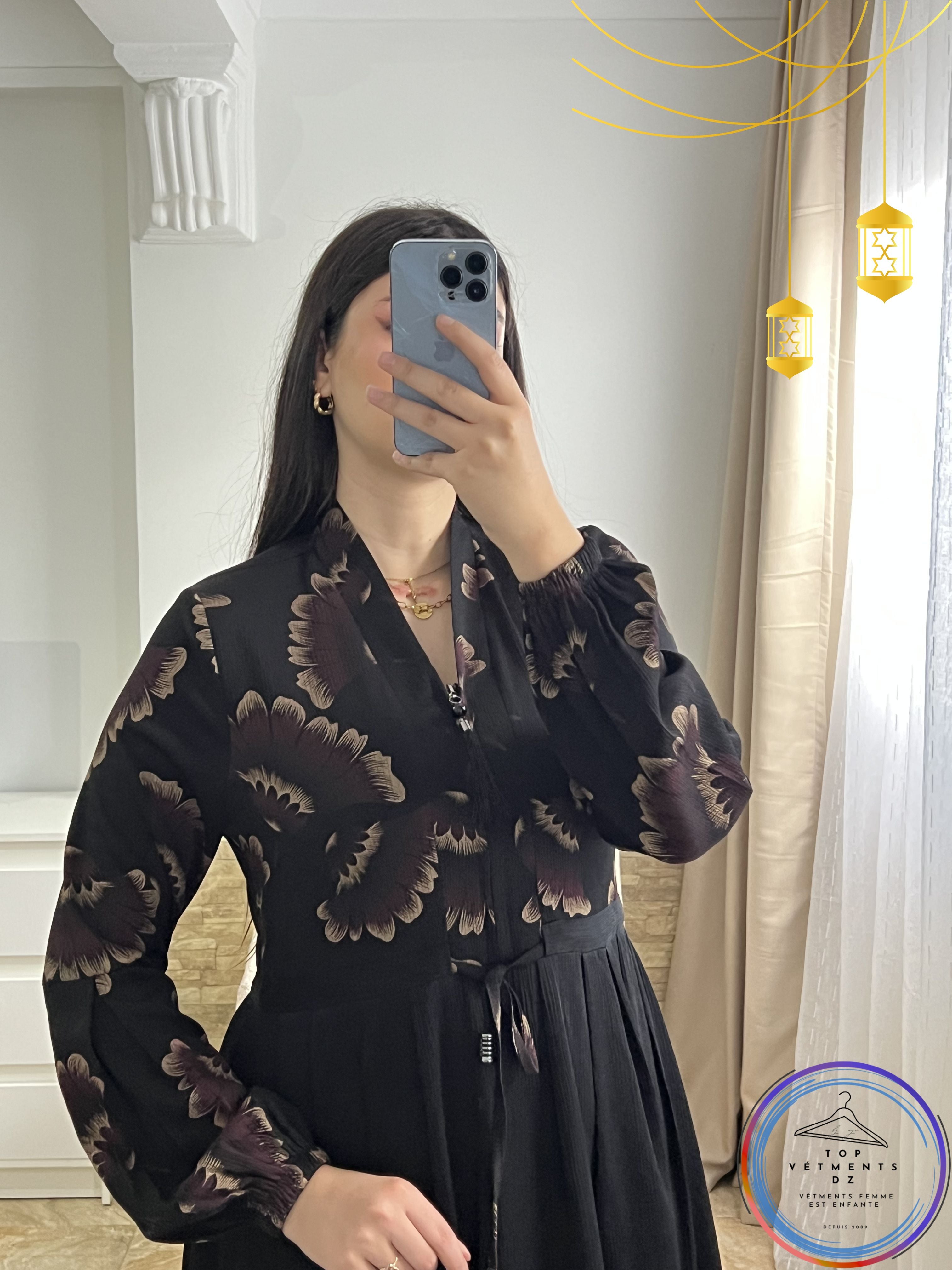 Robe noire élégante à motif floral luxueux