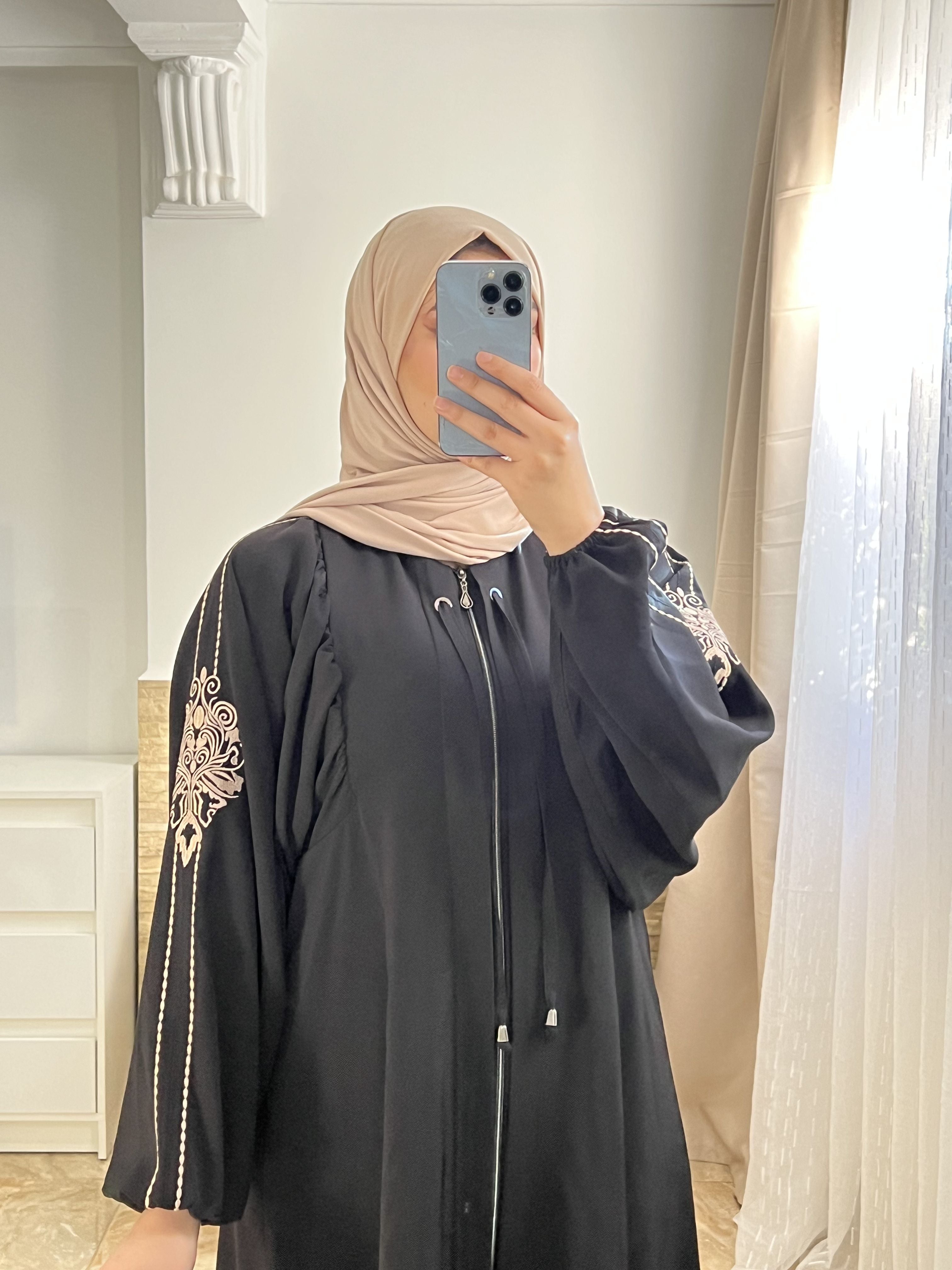 حجاب أنيق بتطريز فاخر – 11 لون مميز | مقاسات من 38 إلى 48