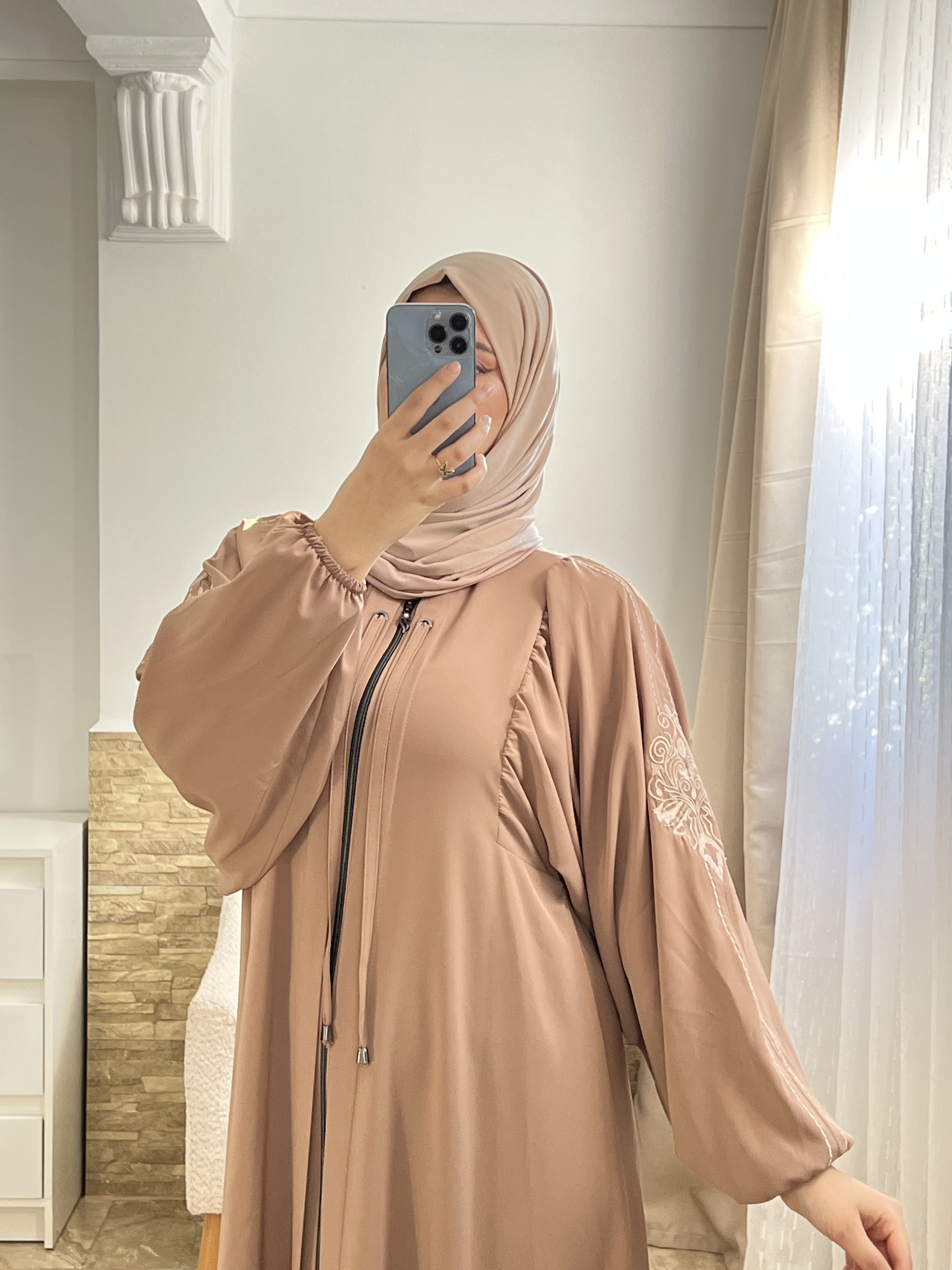 حجاب أنيق بتطريز فاخر – 11 لون مميز | مقاسات من 38 إلى 48