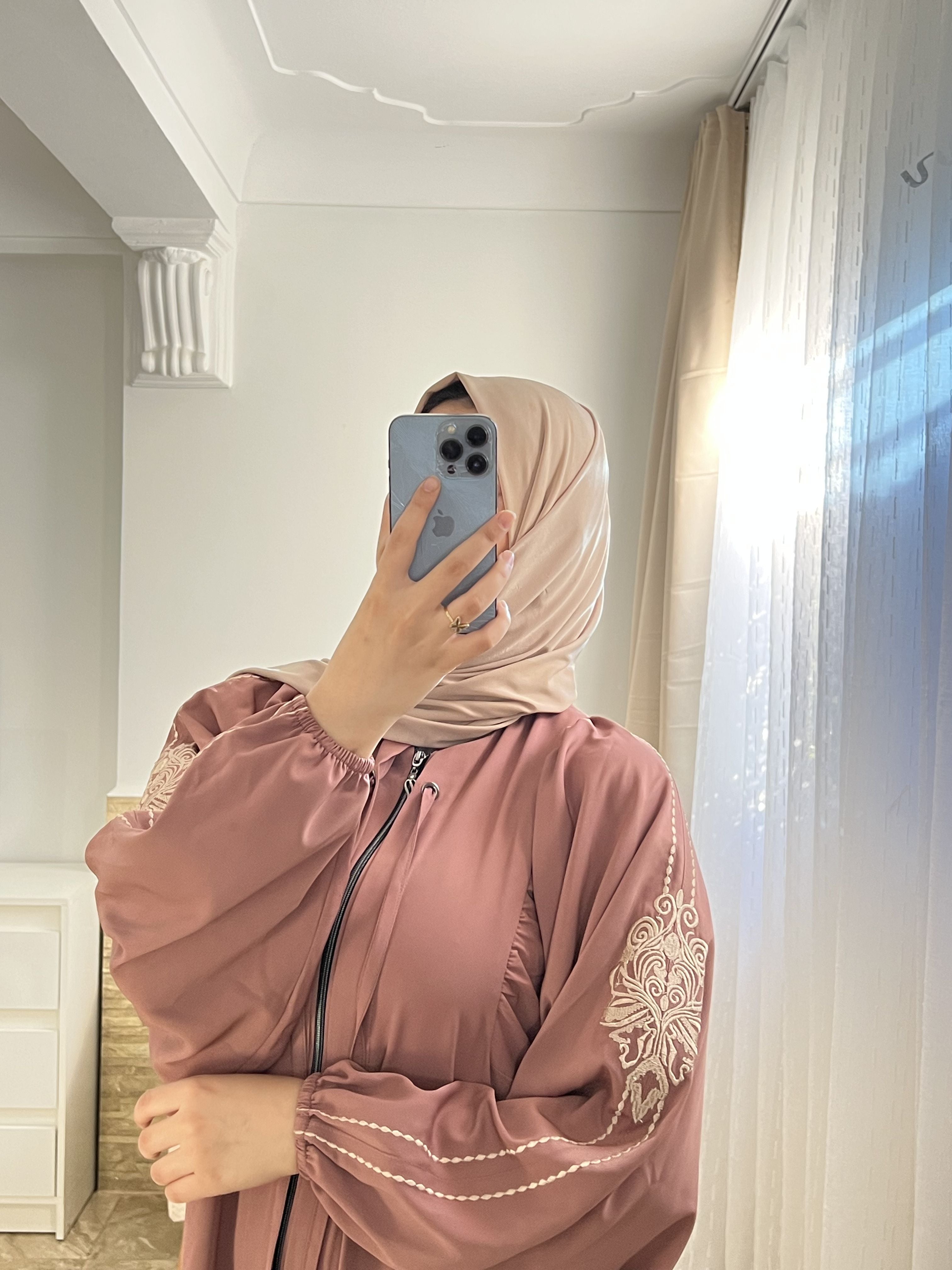 حجاب أنيق بتطريز فاخر – 11 لون مميز | مقاسات من 38 إلى 48