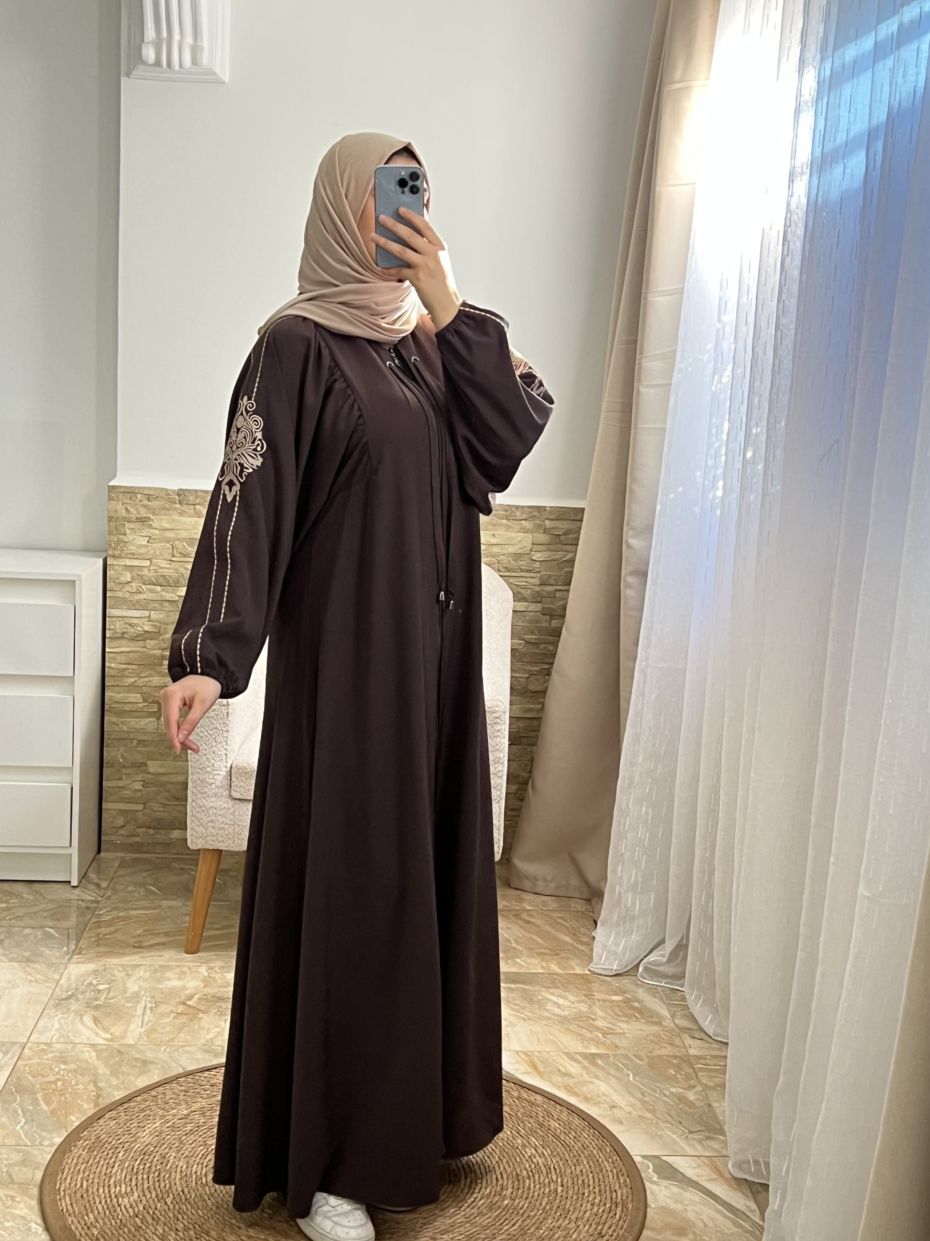 حجاب أنيق بتطريز فاخر – 11 لون مميز | مقاسات من 38 إلى 48