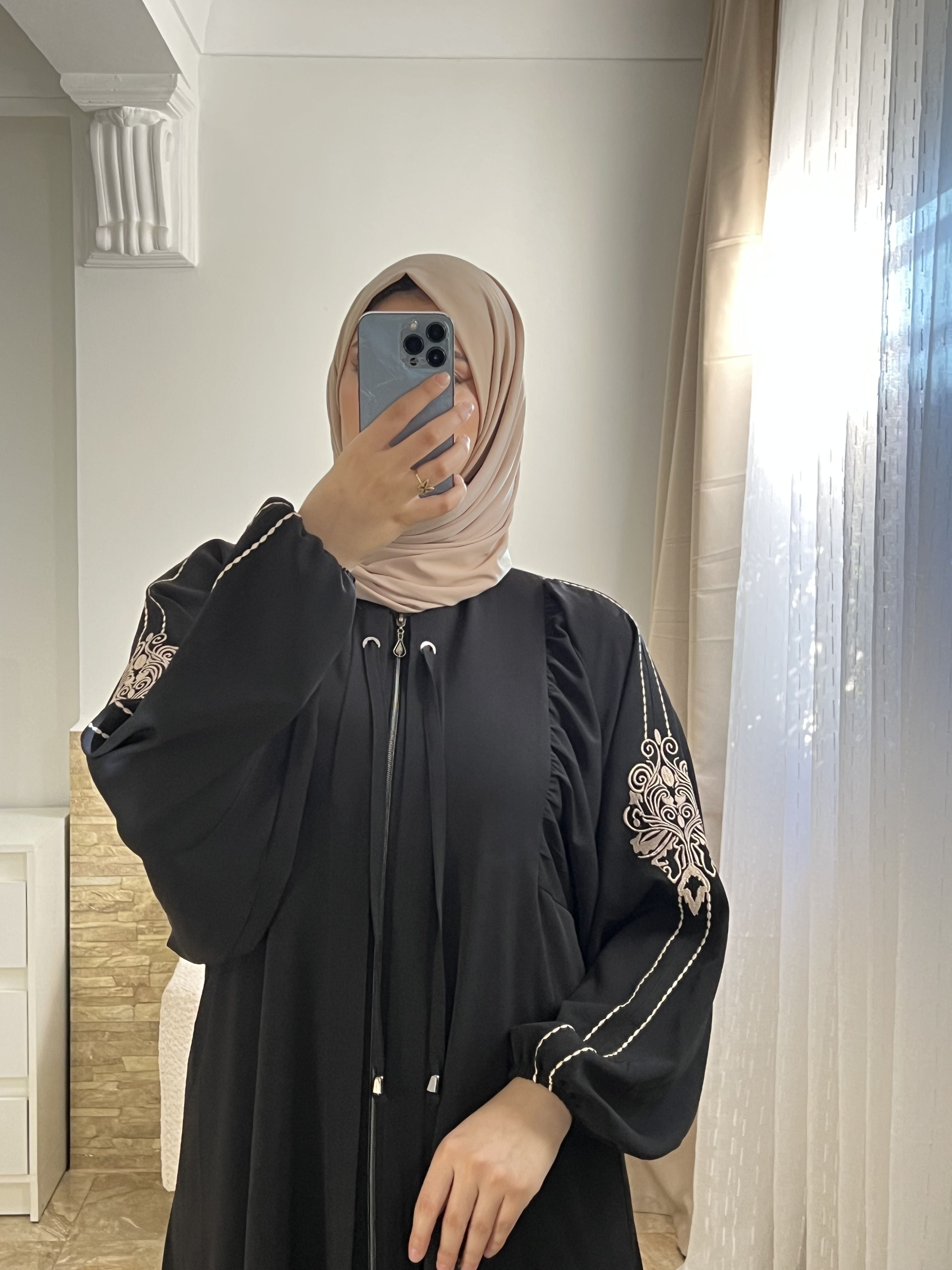 حجاب أنيق بتطريز فاخر – 11 لون مميز | مقاسات من 38 إلى 48