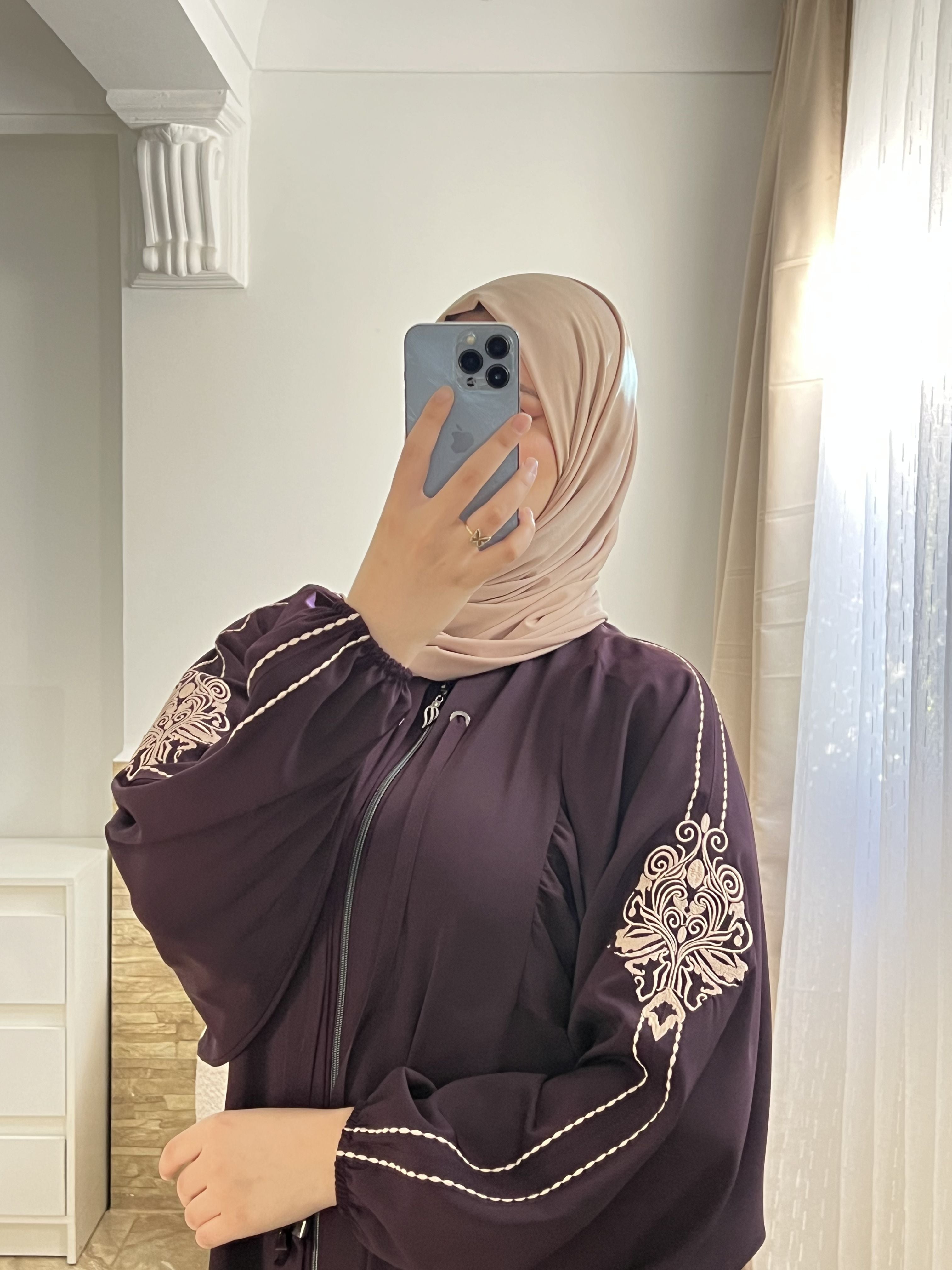 حجاب أنيق بتطريز فاخر – 11 لون مميز | مقاسات من 38 إلى 48