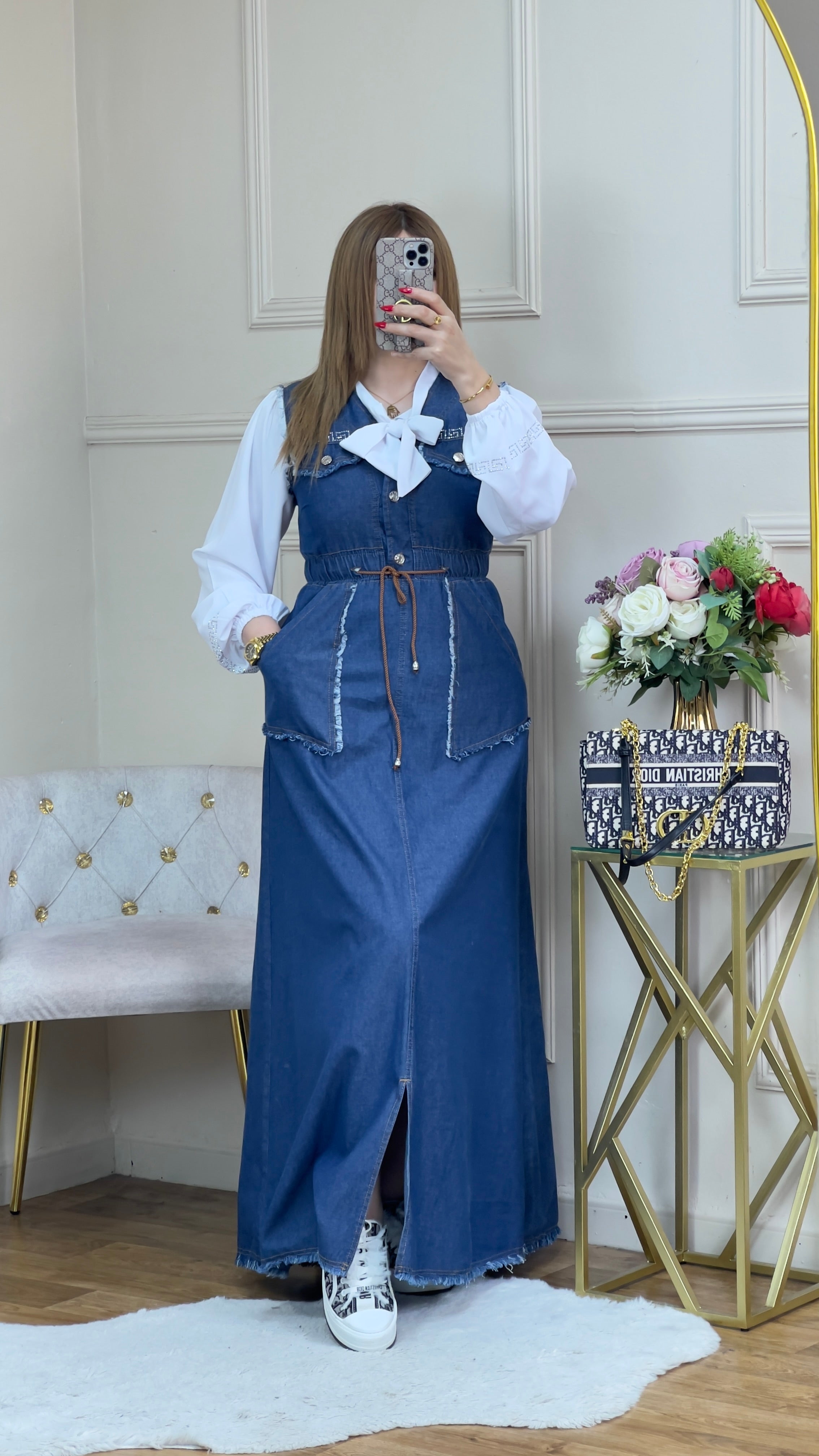 Robe jean avec chemise blanc