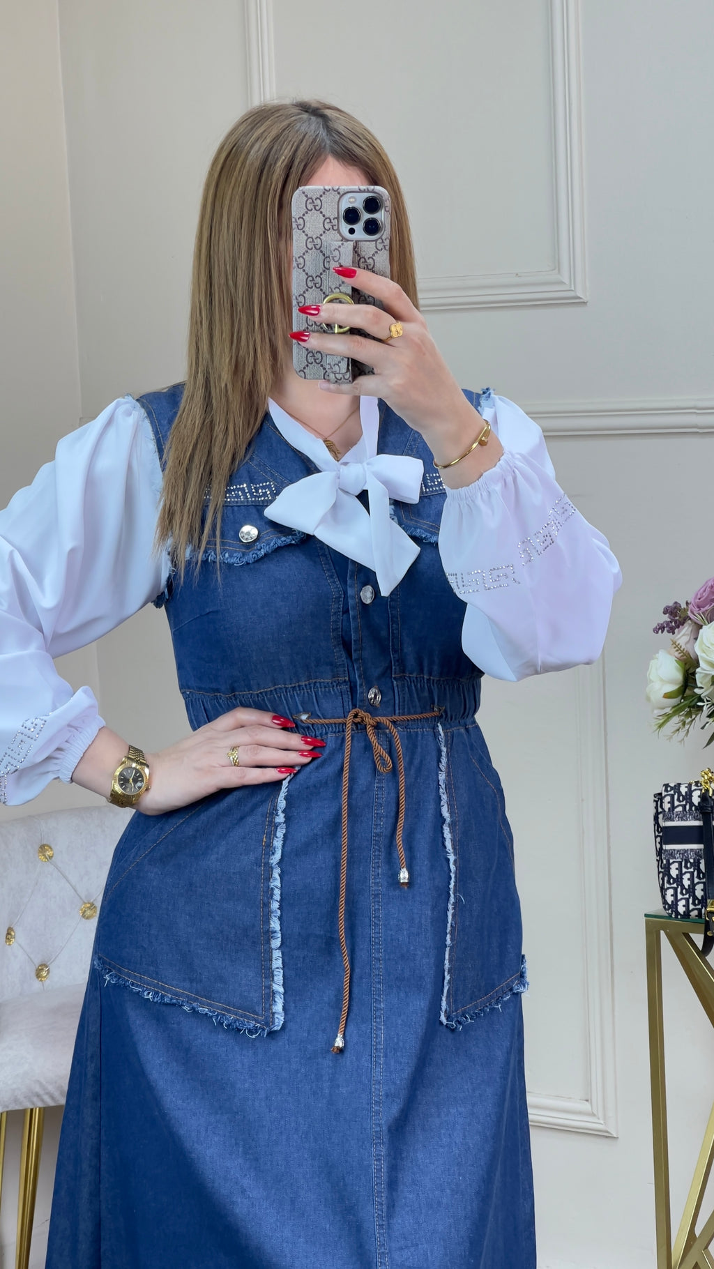 Robe jean avec chemise blanc