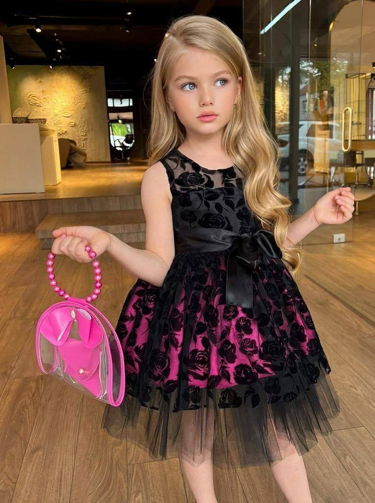 فستان راقي مصمم خصيصاً للفتيات